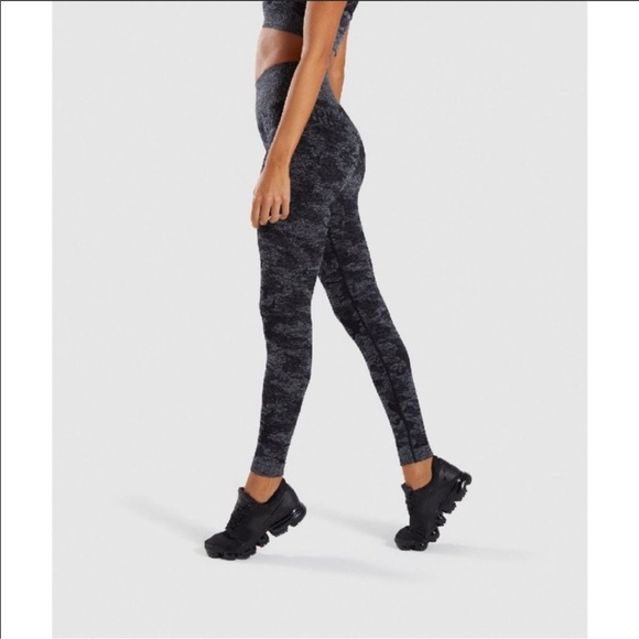 EUC Gymshark Adapt Black Camo Seamless Leggings Small - Picture 4 of 15
